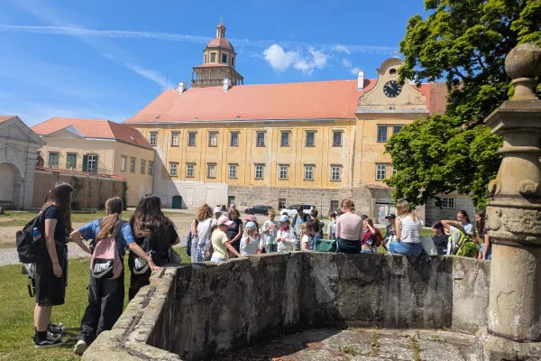 Moravský Krumlov zámek příchod k infocentru, 20. 5. 2026