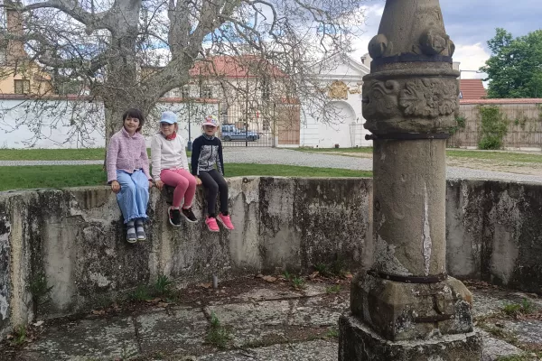 Moravský Krumlov - kašna na zámku, 20. 5. 2026
