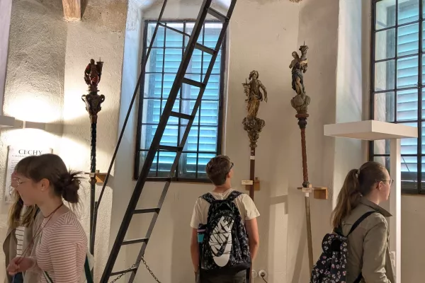 Moravský Krumlov - věž zámku, cechy města a krov věže, 20. 5. 2026