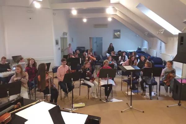 Soustředění Žákovského orchestru, které proběhlo 17. 11. 2021 v budově ZUŠ.