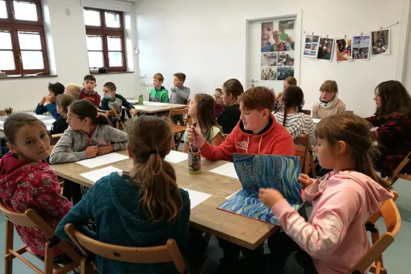 OGV 13. 10. 2021 výstava Černá zvířata Terezy Říčanové, workshop