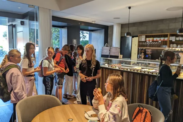 na závěr zmrzlinu v kavárně galerie