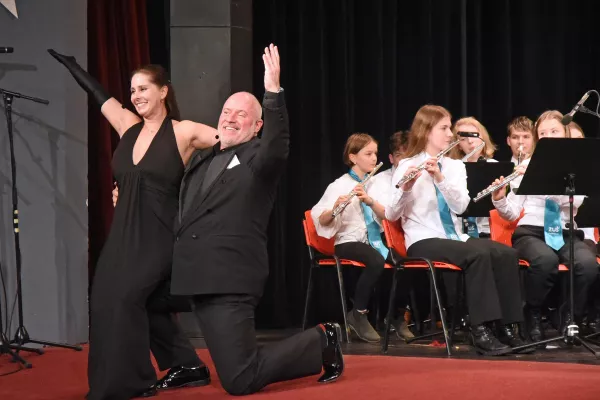 85 let ZUŠky, vystoupení manželů PETROVIĆOVÝCH