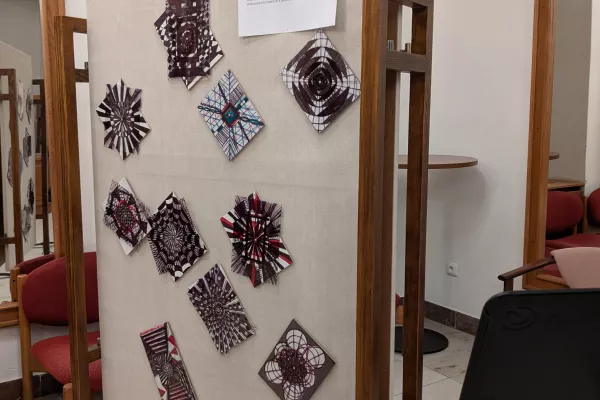 85 let ZUŠky, výstava ve foyer divadla